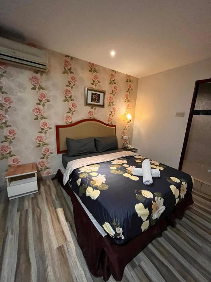 Mr Hotel Nusa Bestari Skudai Buitenkant foto
