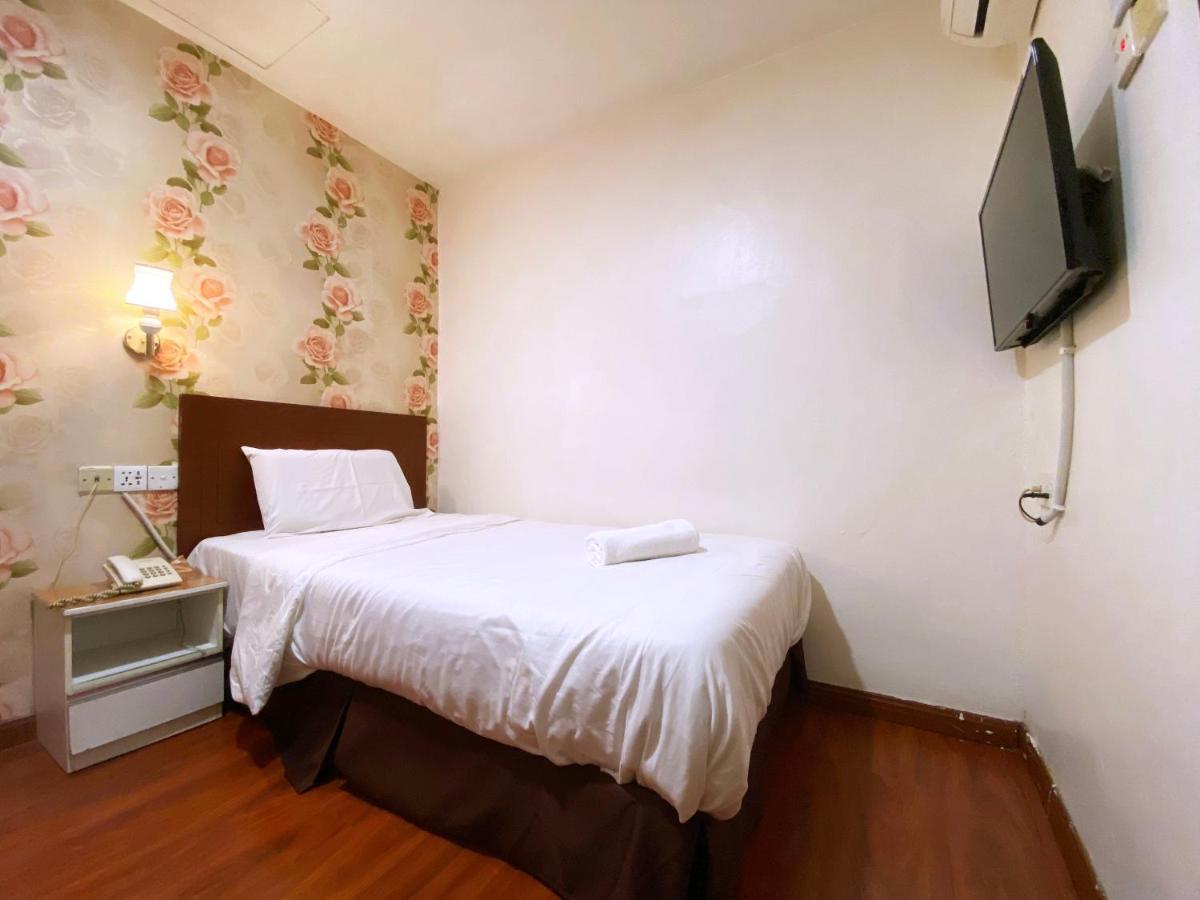 Mr Hotel Nusa Bestari Skudai Buitenkant foto