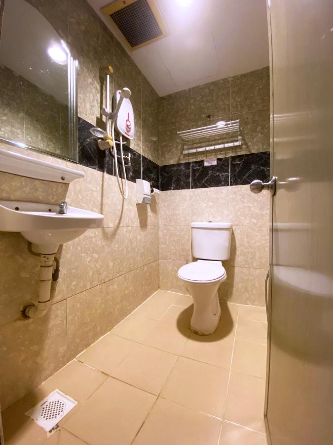 Mr Hotel Nusa Bestari Skudai Buitenkant foto